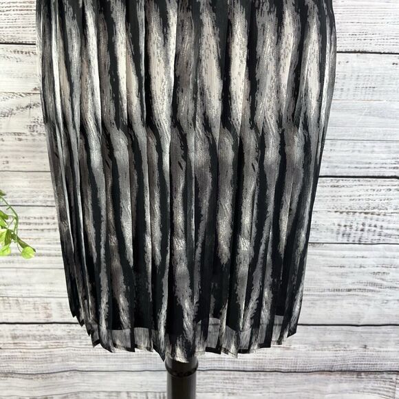 Christopher & Banks Skirt size 14 Petite Black Gray Sheer Pleated Above Knee - Picture 6 of 10